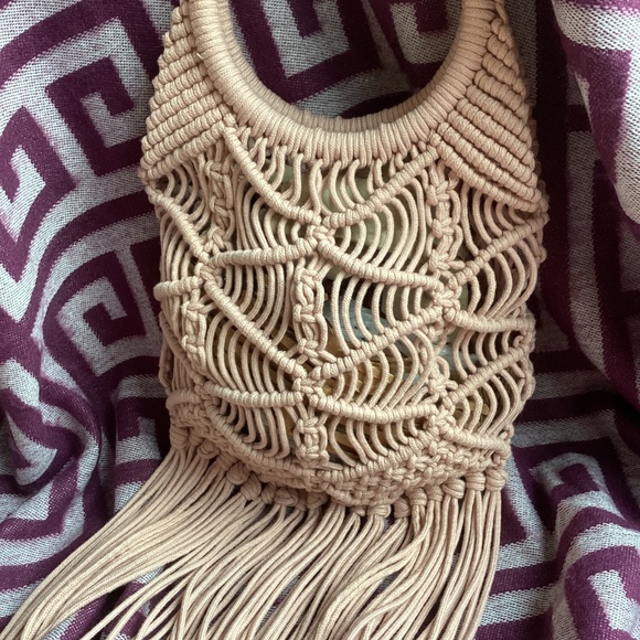 Unique Mauve Pink Macrame Boho Tassel Loop Handle Handbag - Picture 2 of 9